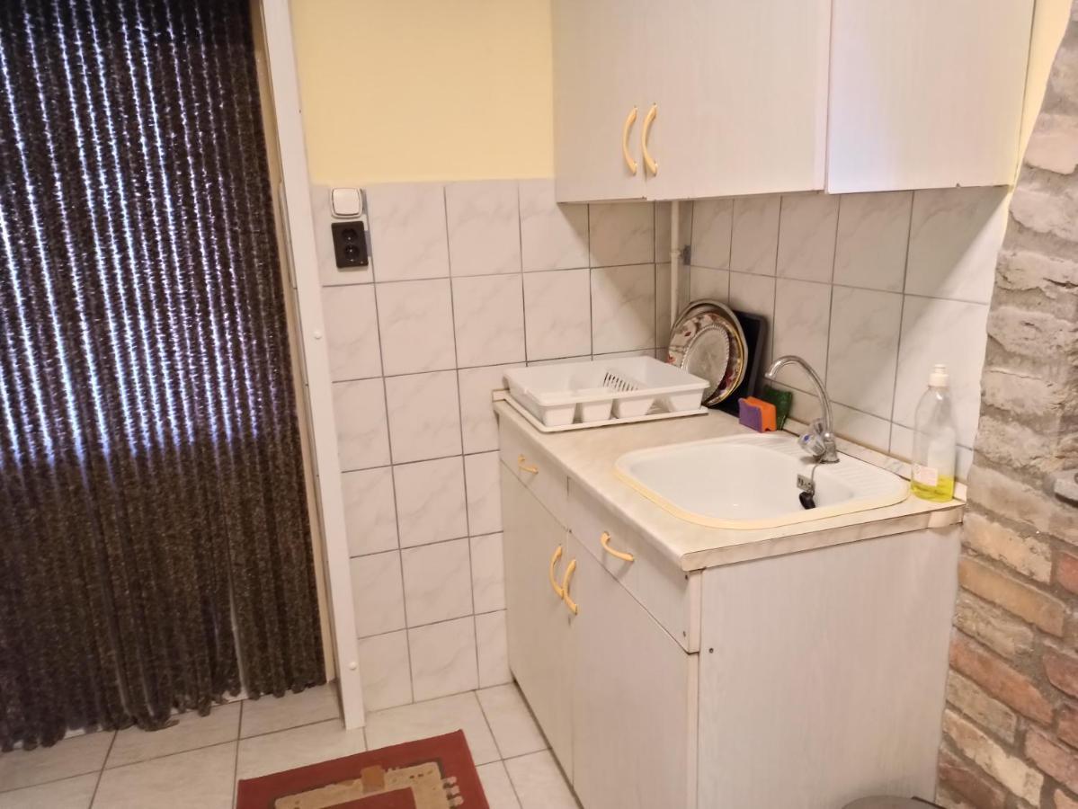 מלון Opusztaszeri Mozes Vendeghaz מראה חיצוני תמונה